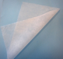 Papel camilla polipropileno (tejido sin tejer) sin precorte. Rollo de 58cm x 80m. 20 gr/m2. Color blanco. Caja de 6 rollos