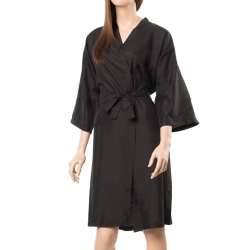 Kimono de poliéster. Color negro. Talla única