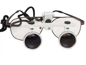 Lupa binocular 3.5x Distancia de trabajo 340 mm. Campo de visión 65 mm diám.