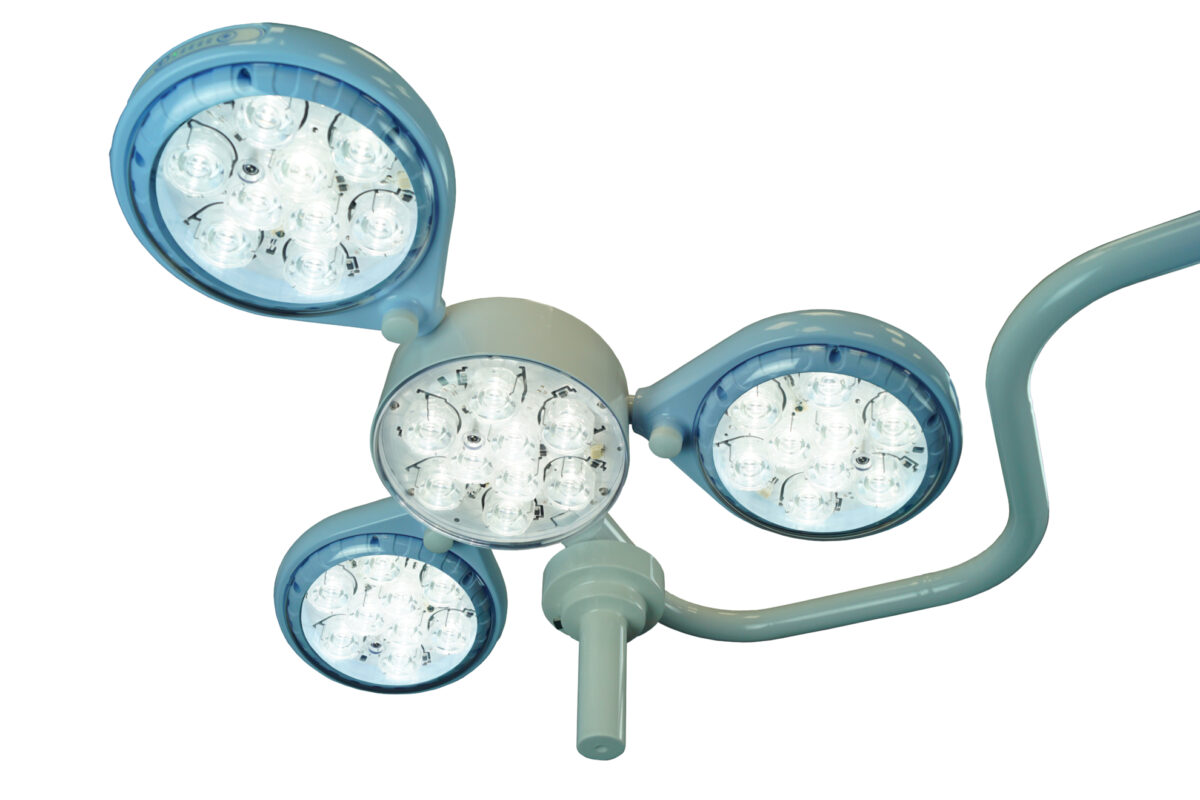 Lámpara de cirugía Quattroluci LED con doble brazo, 160.000 a 1m. Techo hasta 3m