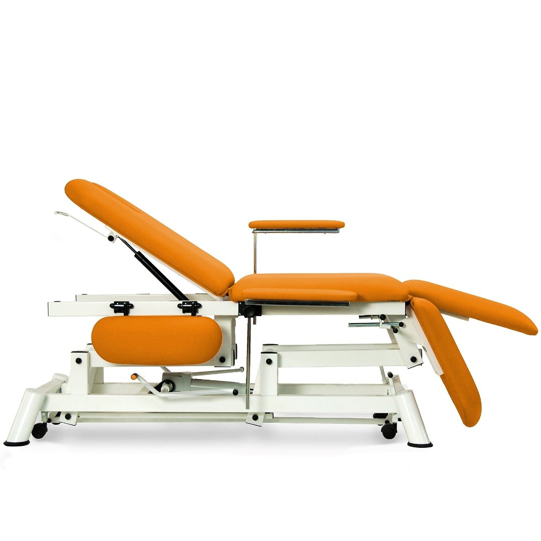 Camilla-sillón hidráulica podología 3 cuerpos con reposabrazos dobles. Varios colores y medidas