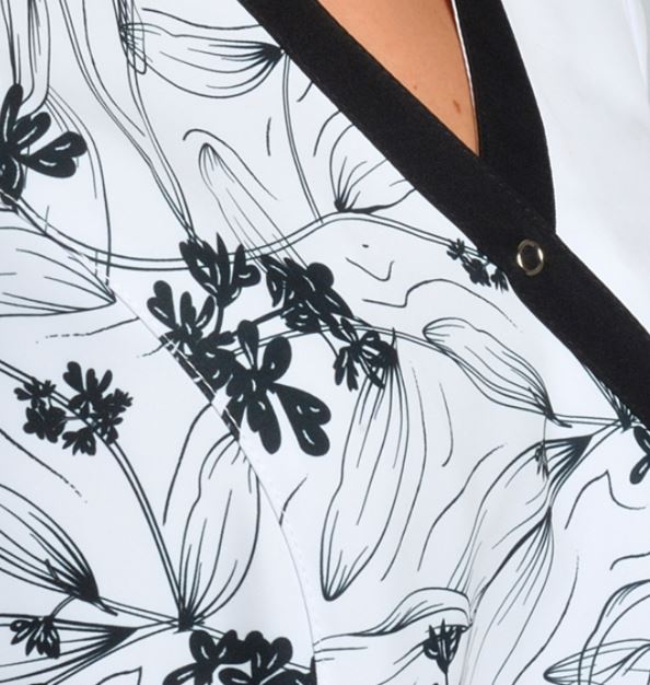 Casaca de manga corta para mujer con estampado floral. Varias tallas y colores
