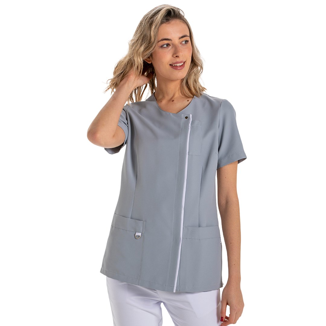 Short sleeve jacket for women with 3 pockets, 100% polyester. Various sizes and colors.