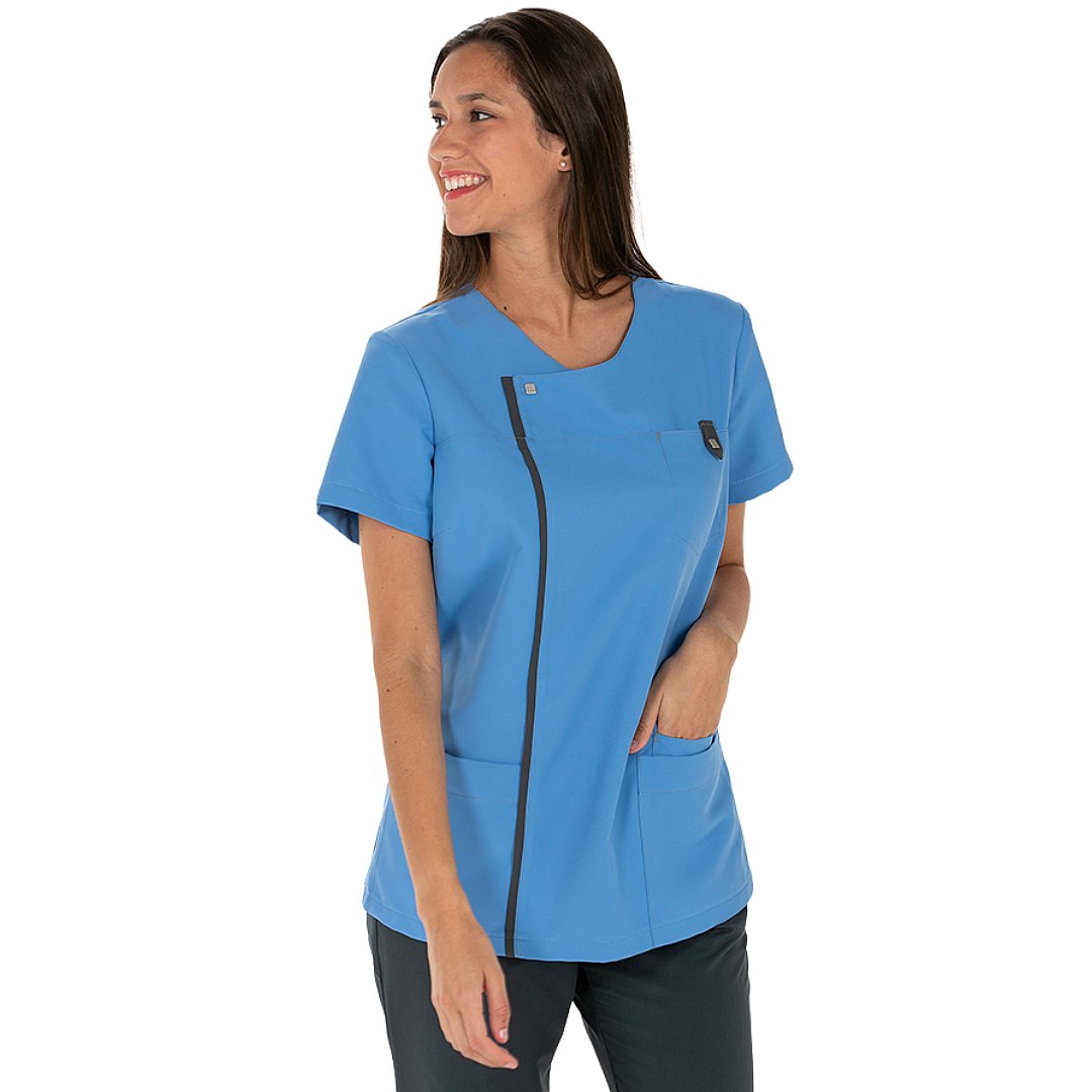 Short sleeve jacket for women with 4 pockets, 100% polyester. Various sizes and colors.