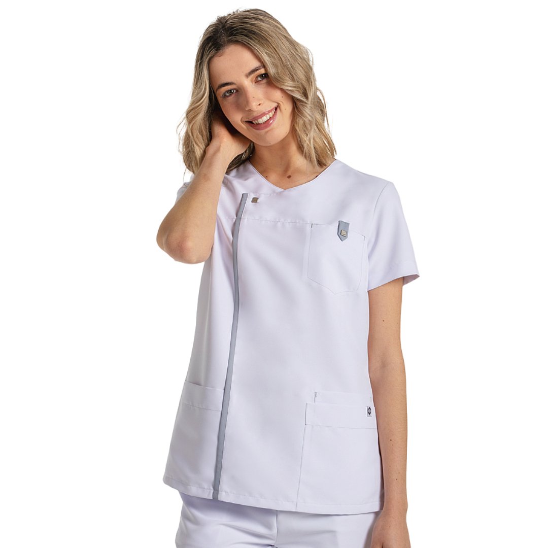 Short sleeve jacket for women with 4 pockets, 100% polyester. Various sizes and colors.