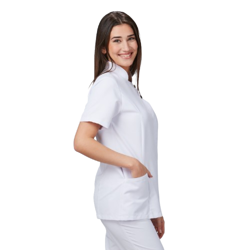 Veste semi-ajustée à manches courtes pour femme, col mao et fermeture croisée. Plusieurs tailles et couleurs.