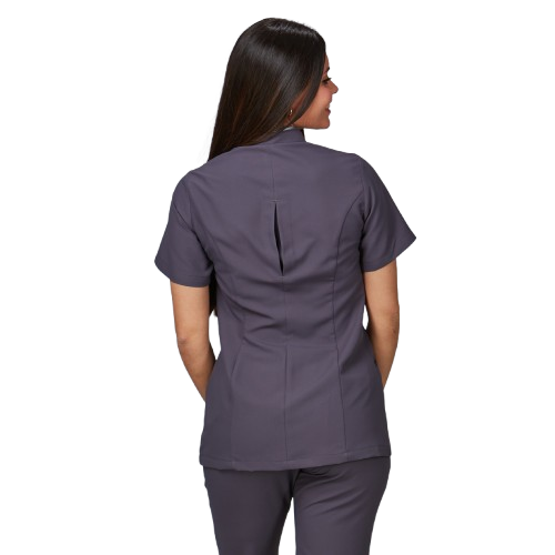 Veste semi-ajustée à manches courtes pour femme, col mao et fermeture croisée. Plusieurs tailles et couleurs.