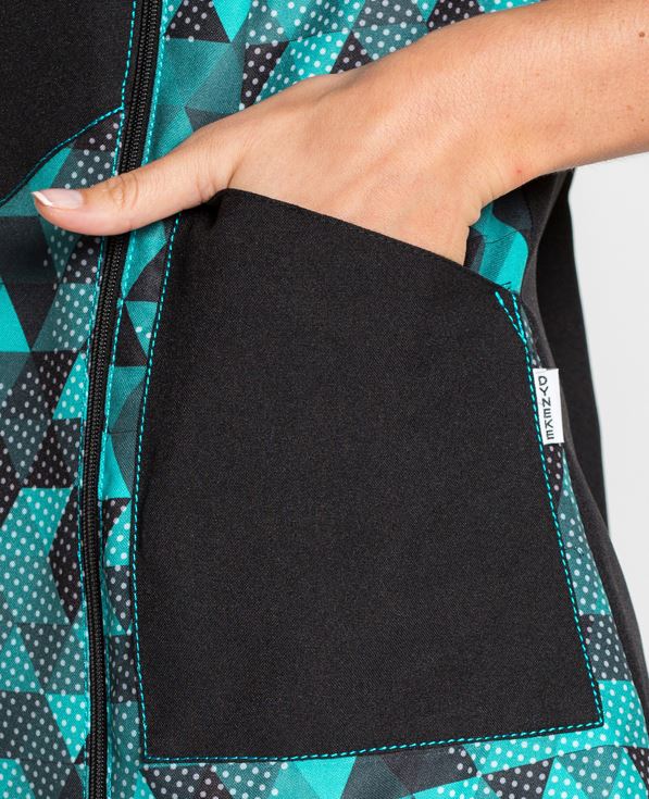 Casaca sin mangas para mujer con estampado de triángulos. Varias tallas y colores Casaca sin mangas para mujer con estampado de triángulos. Varias tallas y colores