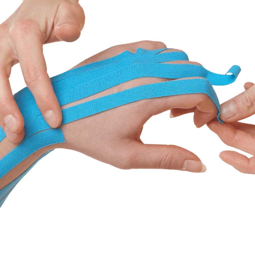 Cinta kinesiológica precortada K-Tape® Cut, 20 x 5 cm. Color azul. Caja de 22 unidades Cinta kinesiológica precortada K-Tape® Cut, 20 x 5 cm. Color azul. Caja de 22 unidades