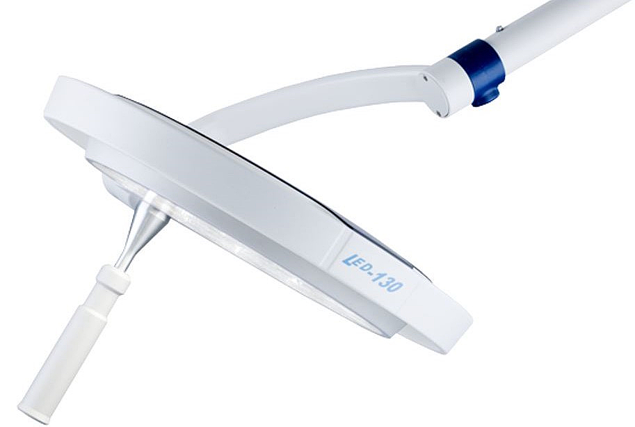 Lámpara de cirugía LED 130 Dental, 65.000lux a 1m, Dr Mach. Anclaje a pared Lámpara de cirugía LED 130 Dental, 65.000lux a 1m, Dr Mach. Anclaje a pared