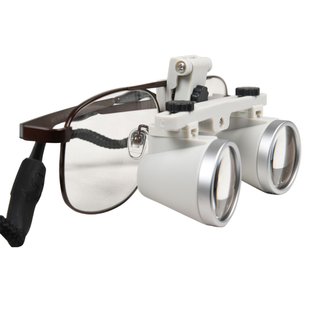 Lupa binocular 2.5 x Distancia de trabajo 340 mm. Campo de visión 80 mm diám. Lupa binocular 2.5 x Distancia de trabajo 340 mm. Campo de visión 80 mm diám.