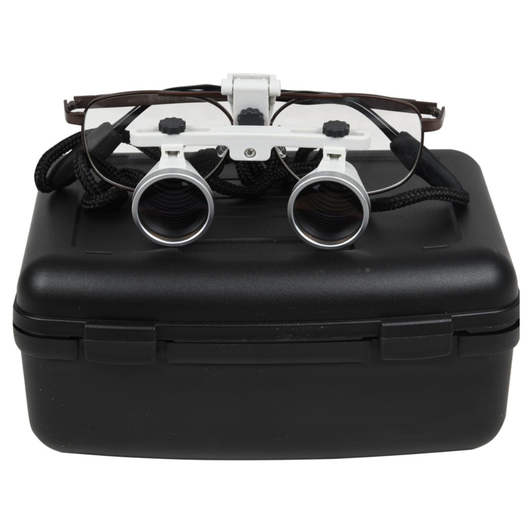 Lupa binocular 2.5 x Distancia de trabajo 340 mm. Campo de visión 80 mm diám. Lupa binocular 2.5 x Distancia de trabajo 340 mm. Campo de visión 80 mm diám.