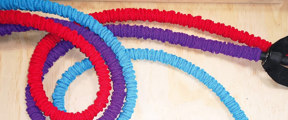 Tubo elástico con asas y tela anti-rasgaduras, 130cm de longitud. Resistencia suave Tubo elástico con asas y tela anti-rasgaduras, 130cm de longitud. Resistencia suave
