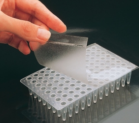 Film adhesivo sellador para placas de microtubos QPCR. Caja de 100 unidades | MICROTUBOS Y PLACAS