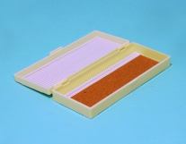 Caja de plástico para 50 portaobjetos numerada y con apertura con bisagra