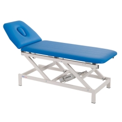 Table électrique multidisciplinaire à 1 moteur avec pédale, 190 x 65 x 49/81 cm. Base blanche, rembourrage bleu.