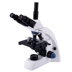 Microscopio triocular, serie P. Objetivos: 4X,10X,40X,100X.